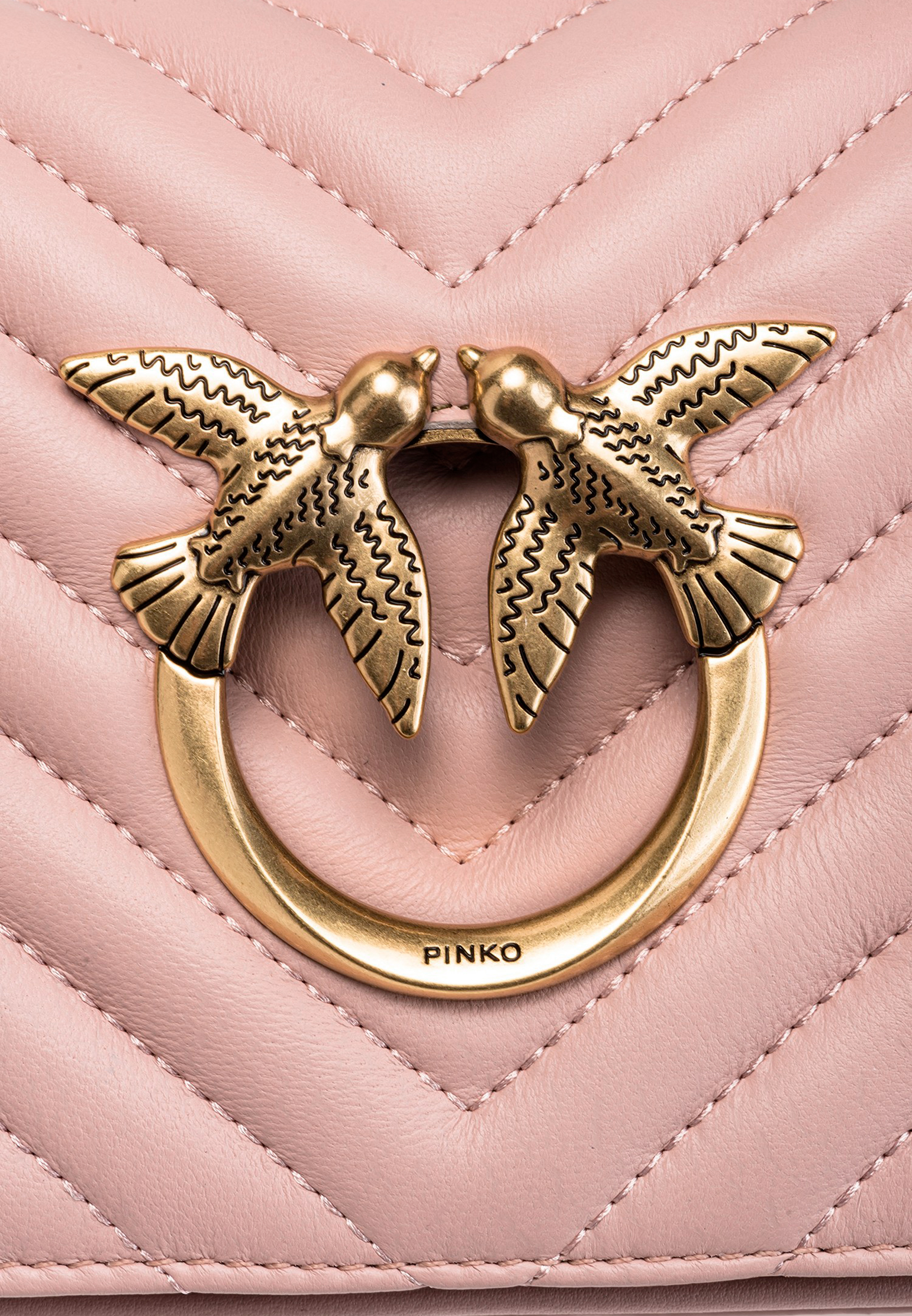 Розовая сумка MINI LOVE BAG CLICK BAGUETTE CHEVRON PINKO