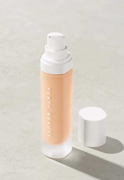 Стойкая матовая тональная основа Pro Filt’r Soft Matte
 FENTY BEAUTY BY RIHANNA
