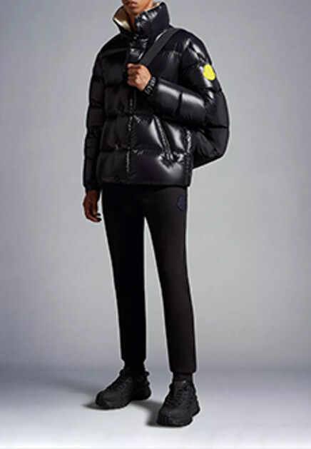 Объёмный глянцевый пуховик  MONCLER