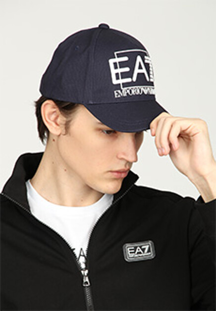 Синяя бейсболка с логотипом EA7