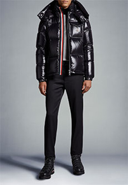 Объёмный глянцевый пуховик с нашивкой  MONCLER