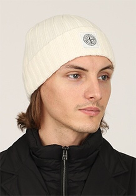 Бежевая шапка фактурной вязки STONE ISLAND