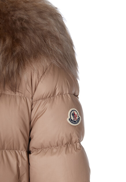 Приталенный пуховик с мехом  MONCLER