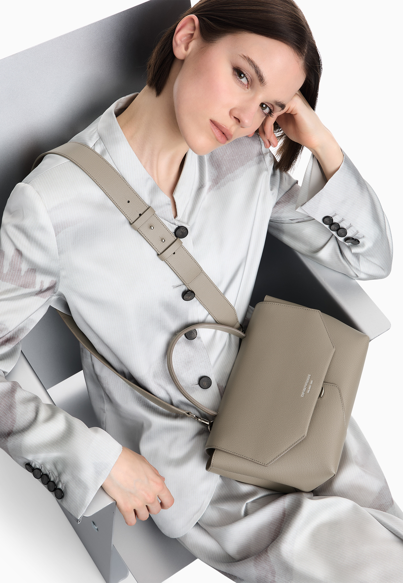 Сумка EMPORIO ARMANI  - Кожа