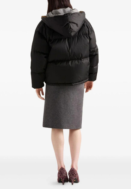Пуховик PRADA  42 размера