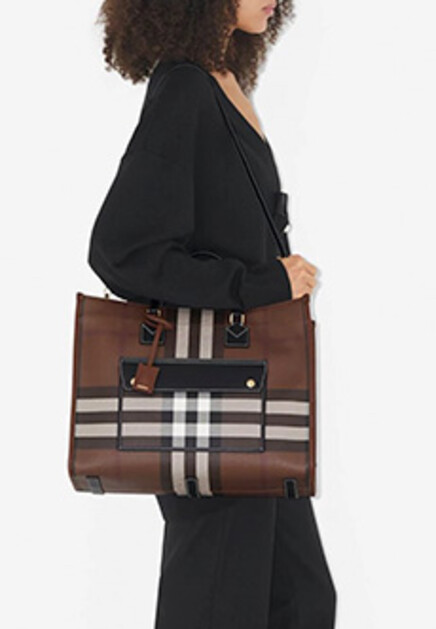 Коричневая сумка BURBERRY