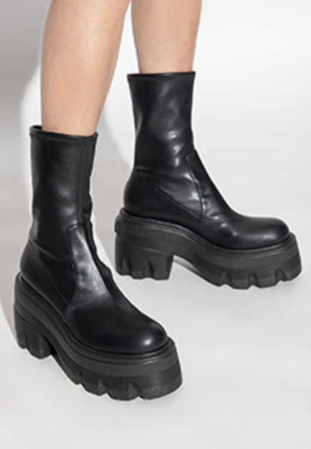 Челси на платформе CASADEI
