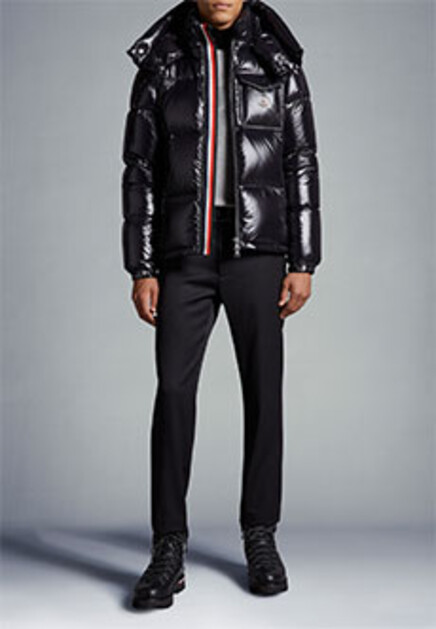 Объёмный глянцевый пуховик с нашивкой  MONCLER